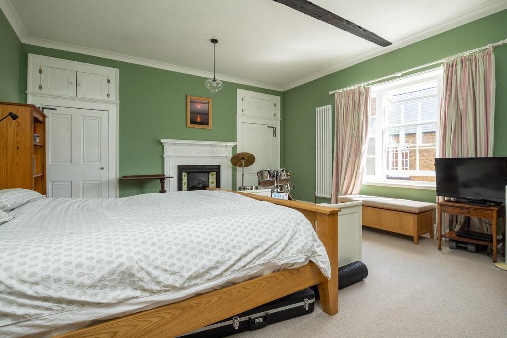 Latcham Dowling 33 Horslow Street Potton MATTHEW P