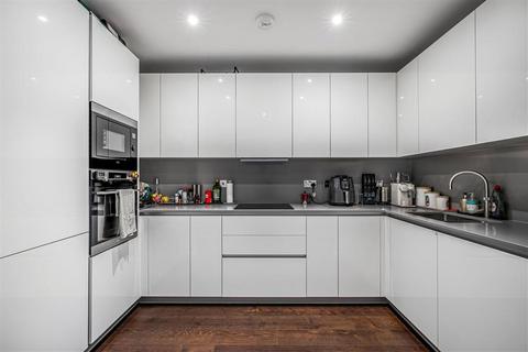 2 bedroom flat for sale, Lanchester Way, London SW11
