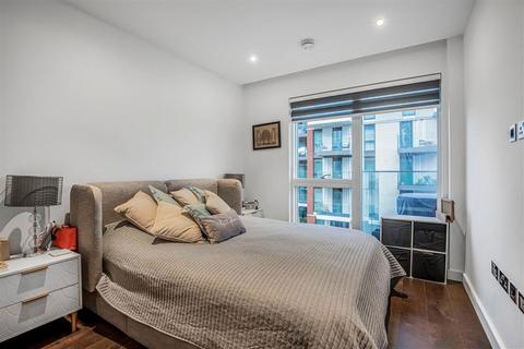 2 bedroom flat for sale, Lanchester Way, London SW11