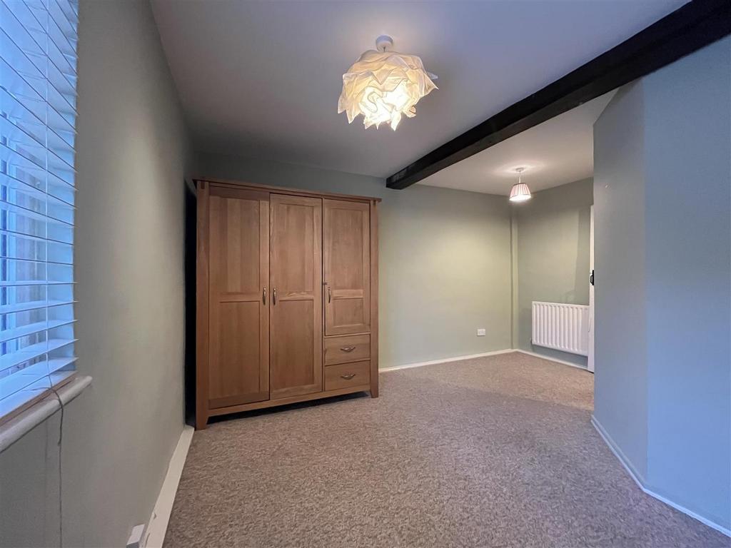 Bedroom 1.JPG