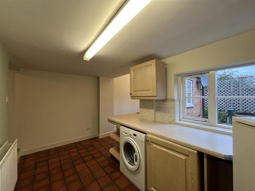 Kitchen 1.JPG