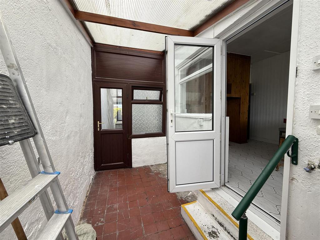 Utility/Side Porch