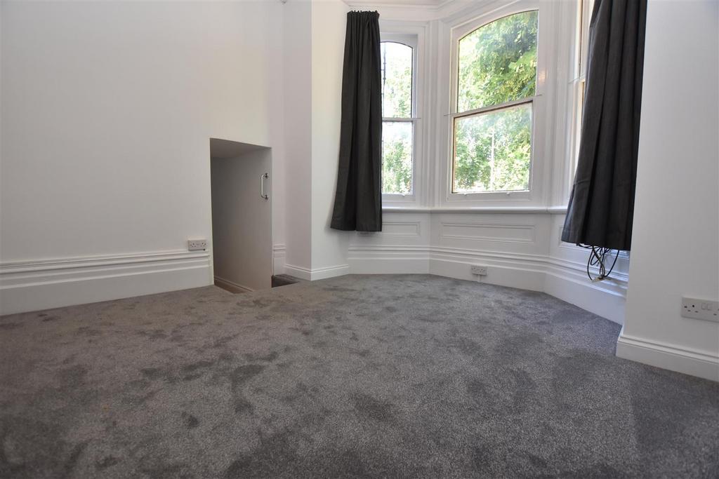 Flat 1, 19 Downshire Square- June 2020 (2).JPG