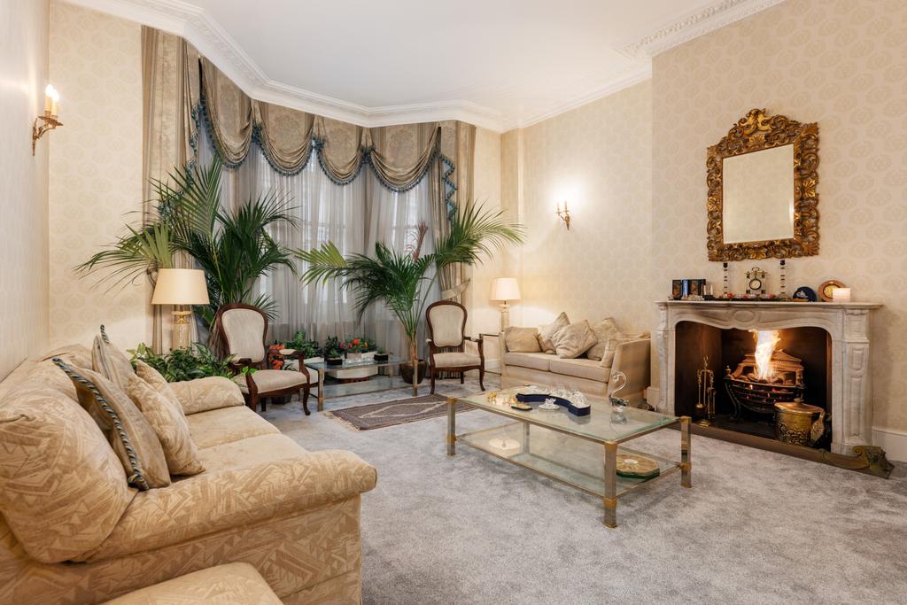Reception Room (1)