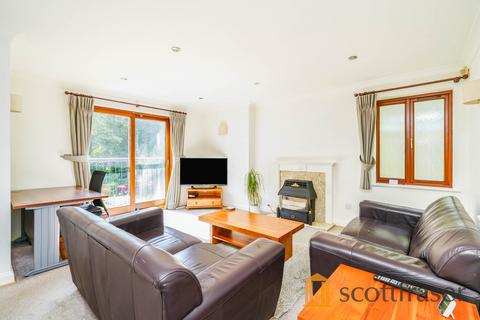 3 bedroom flat to rent, Dorchester Close, Headington, OX3
