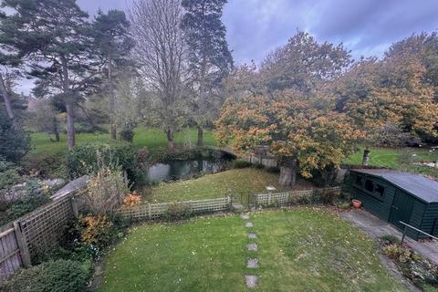 4 bedroom detached house to rent, Barnaby Mead, Gillingham
