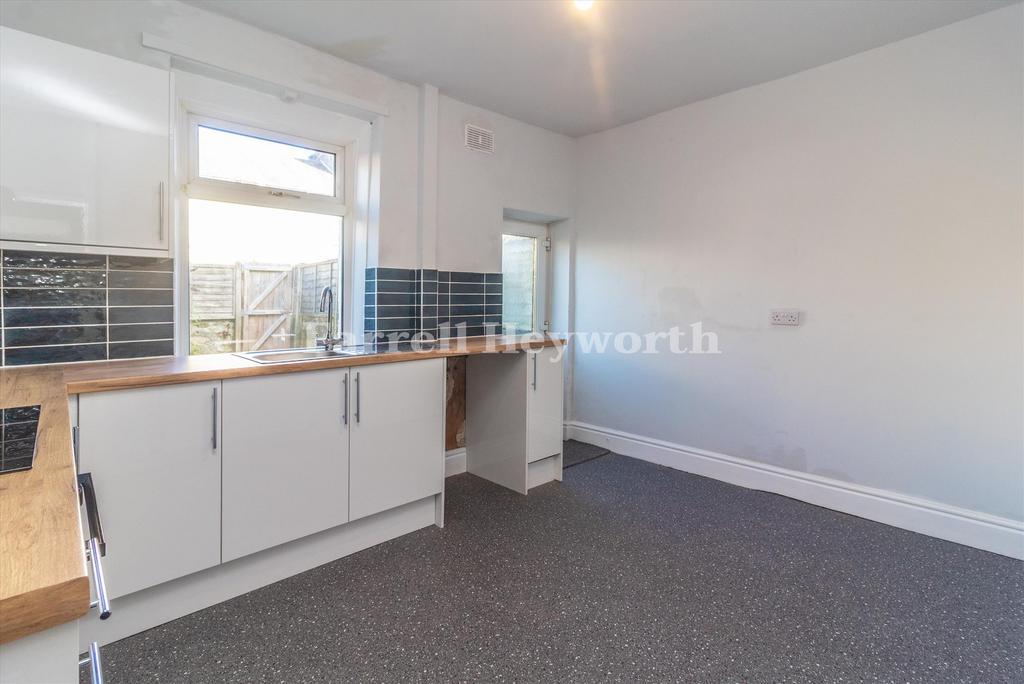 Kitchen image 3