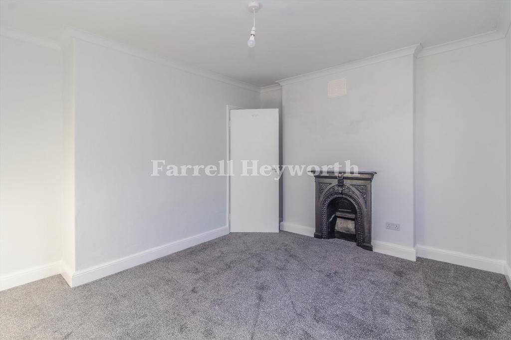 Bedroom 1 image 2