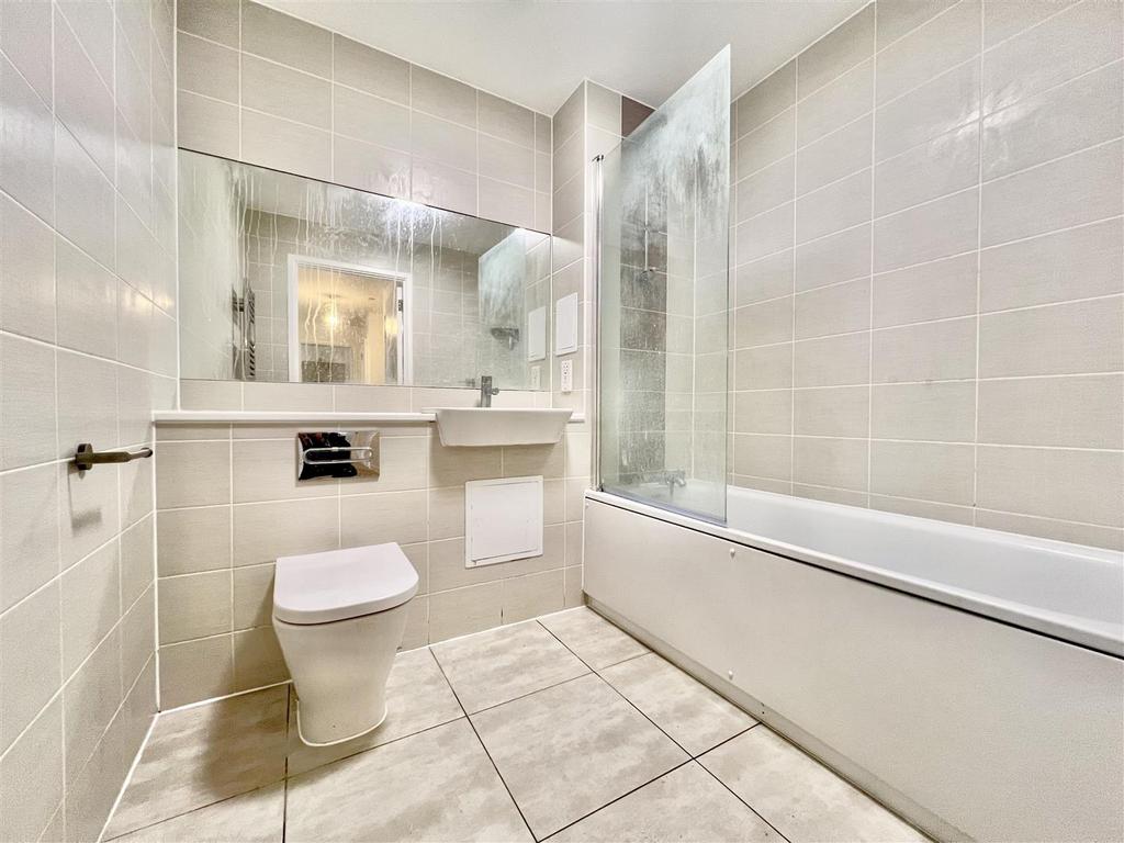 Family Bathroom/ WC