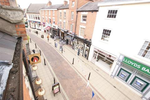 undefined, Swan Street, Warwick - (Includes Electric Bills)