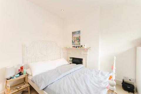 1 bedroom flat to rent, Station Parade, Balham, London, SW12