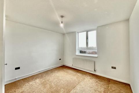 2 bedroom apartment to rent, Benson Close, Hounslow TW3