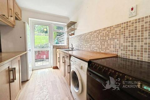 4 bedroom end of terrace house to rent, Guildford Park Avenue, Guildford, Surrey, GU2