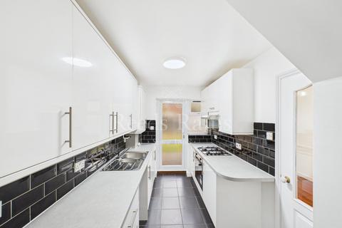 3 bedroom detached house to rent, Sayer Close, Kent DA9