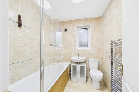 3 bedroom detached house to rent, Sayer Close, Kent DA9