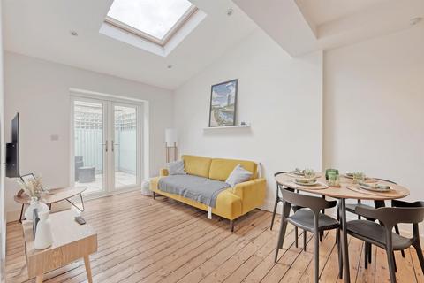 2 bedroom maisonette to rent, Douro Street, London E3