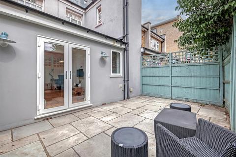 2 bedroom maisonette to rent, Douro Street, London E3