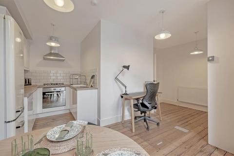 2 bedroom maisonette to rent, Douro Street, London E3