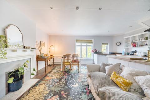 2 bedroom apartment for sale, The Street, Wrecclesham, Farnham, Surrey, GU10
