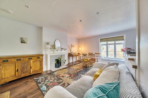 2 bedroom apartment for sale, The Street, Wrecclesham, Farnham, Surrey, GU10