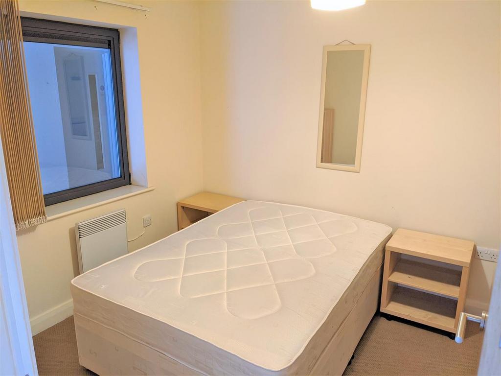 Bed 2.jpg