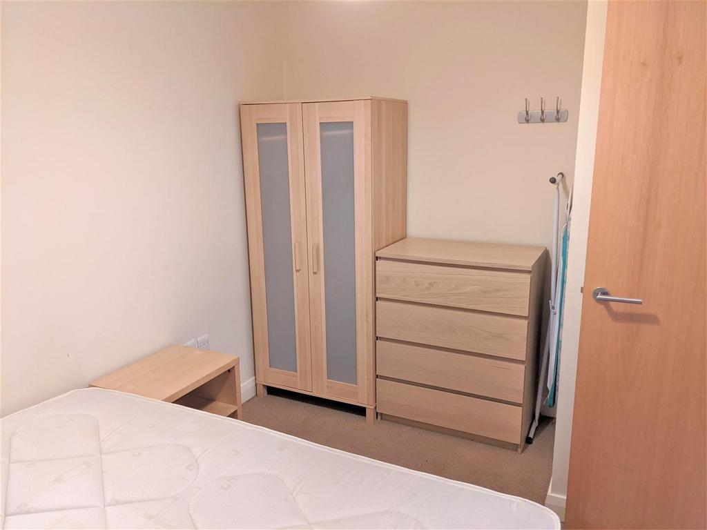 Bed 1.jpg