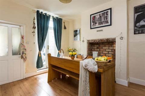 2 bedroom detached house to rent, Ambrose Street York