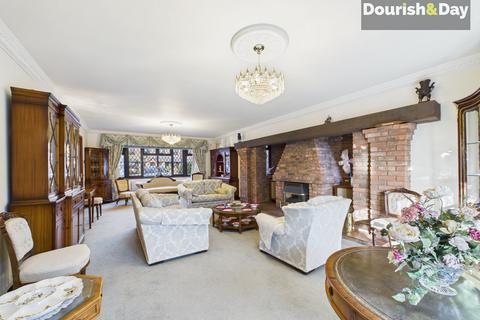 4 bedroom detached house for sale, Kenderdine Close, Stafford ST17