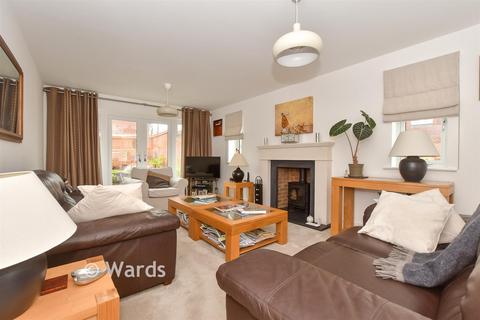 3 bedroom detached house for sale, Bramling Gardens, Tonbridge TN17