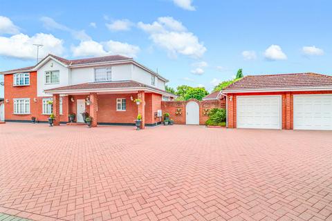 4 bedroom detached house for sale, Lower Road, Hockley SS5