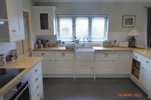 3 bedroom detached house to rent, Alltyferin Rd, Pontargothi, Nantgaredig