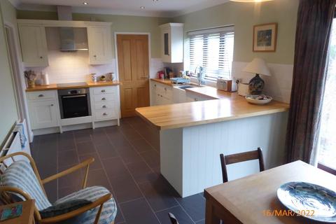 3 bedroom detached house to rent, Alltyferin Rd, Pontargothi, Nantgaredig