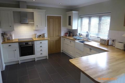 3 bedroom detached house to rent, Alltyferin Rd, Pontargothi, Nantgaredig