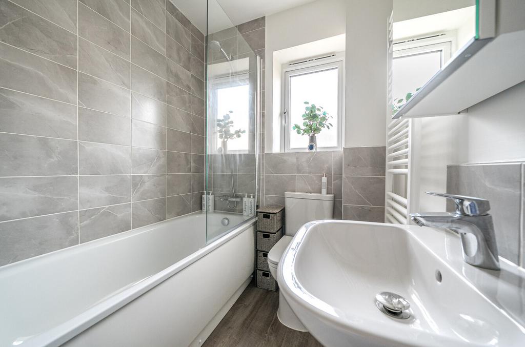 1375259-2-690b27c...