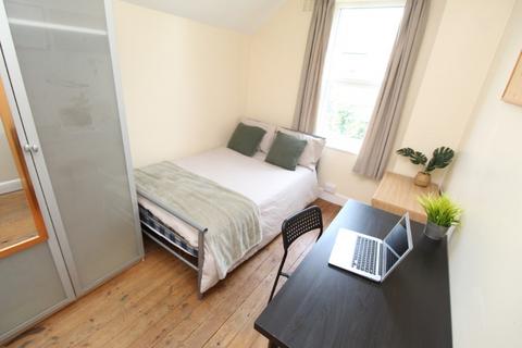 4 bedroom semi-detached house to rent, Kimbolton Avenue, Nottingham NG7