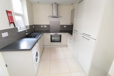 4 bedroom semi-detached house to rent, Kimbolton Avenue, Nottingham NG7