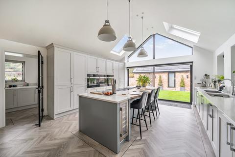 2 bedroom detached house for sale, Shorefield Way, Milford on Sea, Lymington, SO41