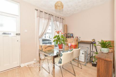 2 bedroom terraced house for sale, Talbot Road, Southsea PO4