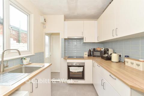 2 bedroom terraced house for sale, Talbot Road, Southsea PO4