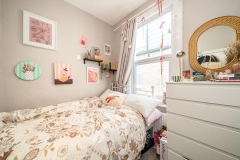 3 bedroom flat for sale, Southfield Road, London W4