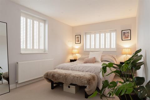 undefined, Chart Lane, Reigate