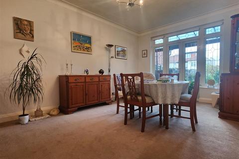 3 bedroom semi-detached bungalow for sale, Leigh Avenue, Redbridge - CHAIN FREE!
