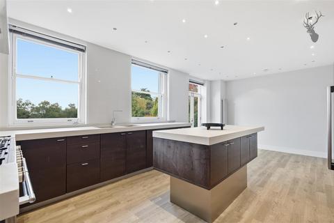 4 bedroom manor house to rent, Manor Road, Loughton IG10