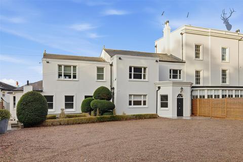 4 bedroom manor house to rent, Manor Road, Loughton IG10