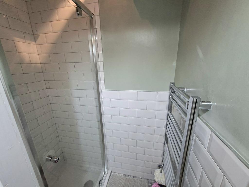 Separate shower room