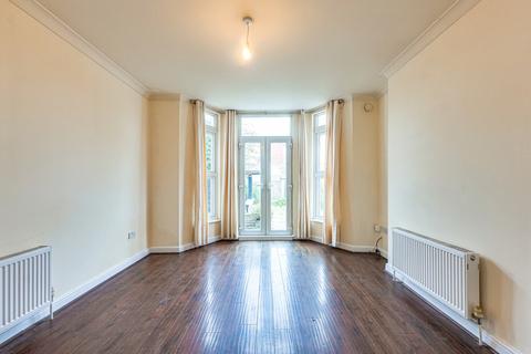 1 bedroom apartment for sale, Boscombe Road, Southend On Sea, SS2