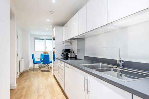 2 bedroom flat to rent, Montford Place, London E15