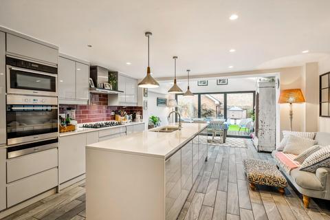 4 bedroom terraced house for sale, Beechcroft Road, London, SW17.