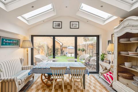 4 bedroom terraced house for sale, Beechcroft Road, London, SW17.