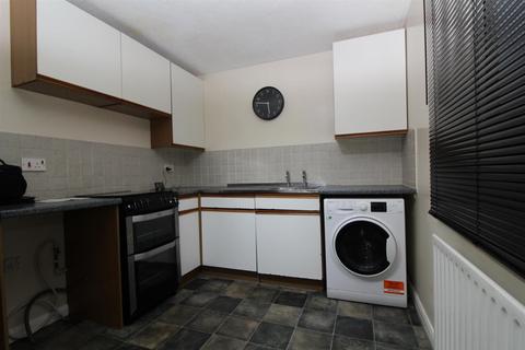 2 bedroom detached house to rent, Combe Martin, Furzton, Milton Keynes, MK4 1HP
